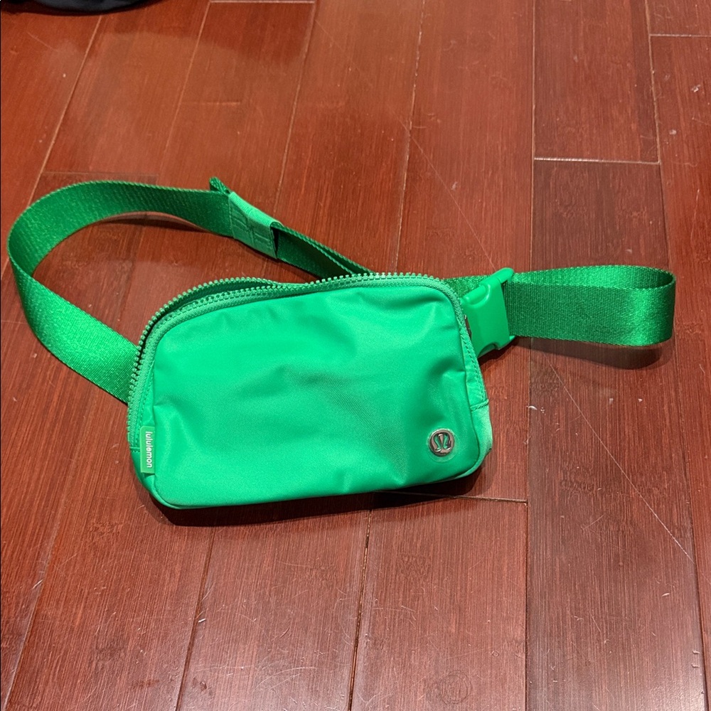 Lululemon Athletica Men's Green Belt Bag
